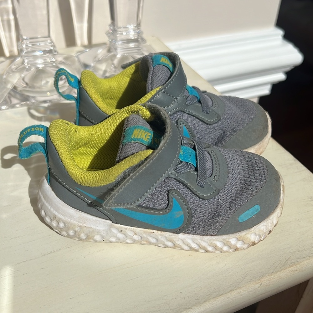 Nike toddler tennis shoes